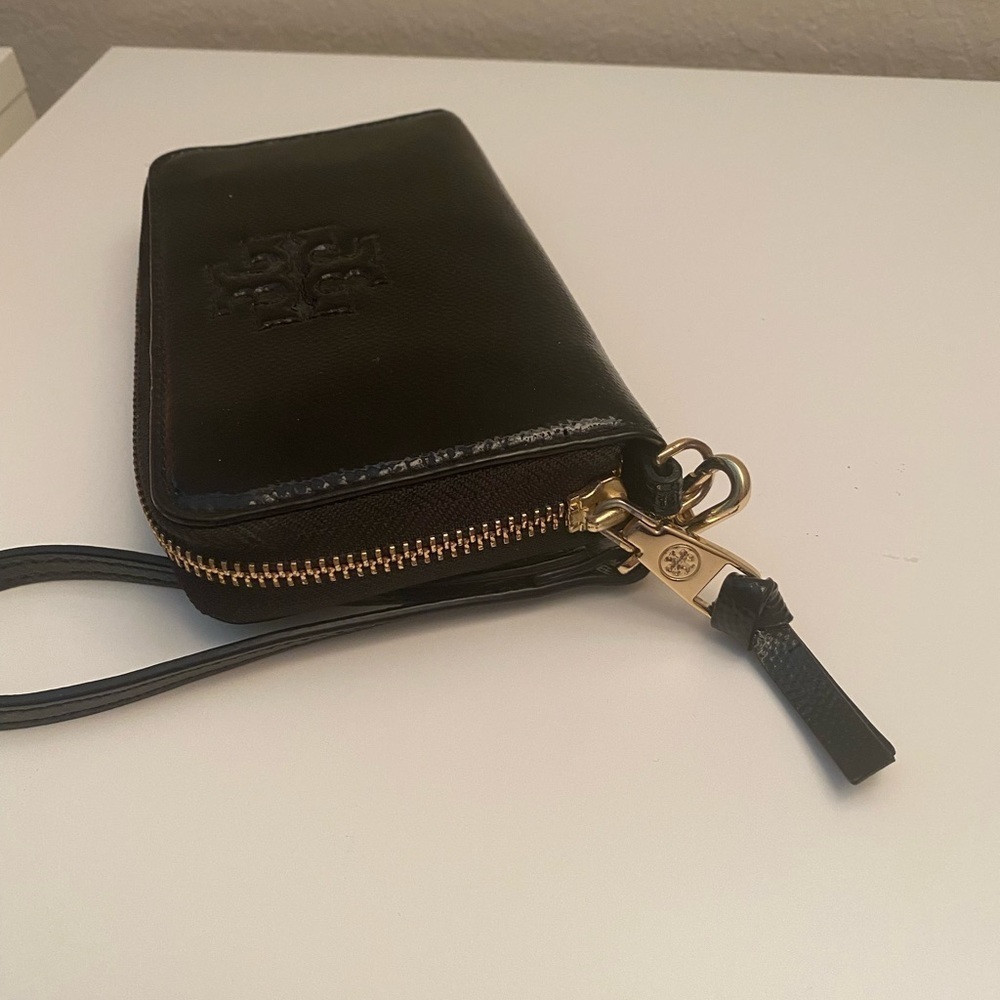 Tory Burch Thea patent leather wristlet - Picture 12 of 15